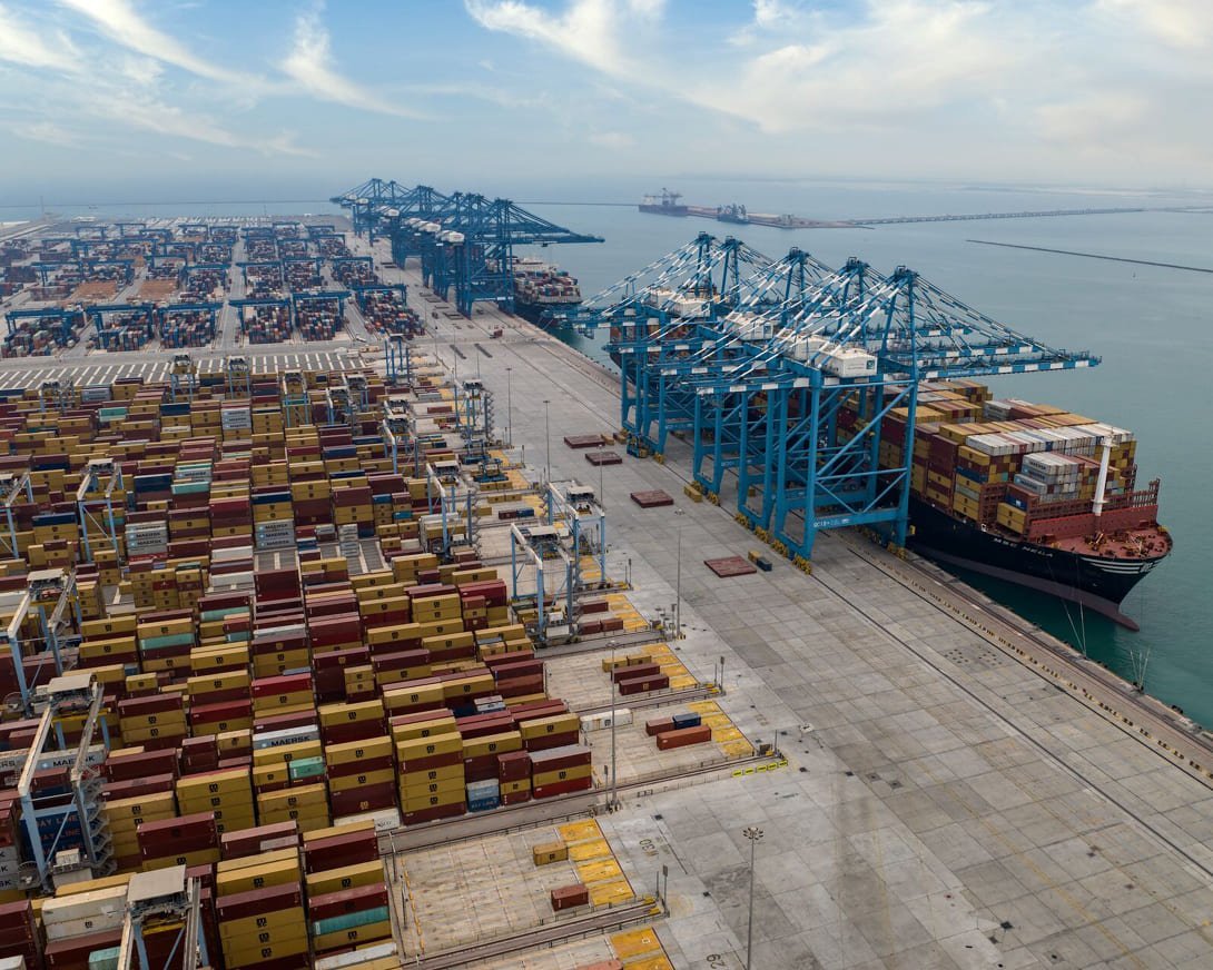 Connecting global hubs
